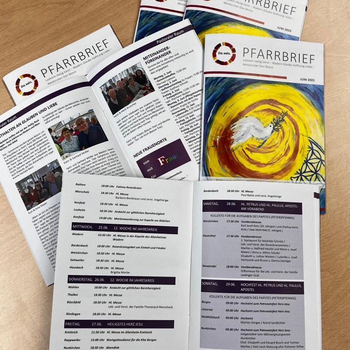 Verschiedene Exemplare der Juni Ausgabe des gemeinsames Pfarrbriefes im Pastoralen Raum Wadern (c) Pastoraler Raum Wadern Verschiedene Exemplare der Juni Ausgabe des gemeinsames Pfarrbriefes im Pastoralen Raum Wadern